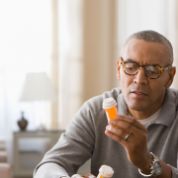 mann-medikamente-buehne mann-medikamente-buehne